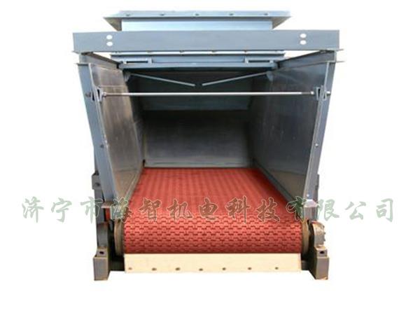 防腐蝕帶式（甲帶）給料機(jī)采用了防打滑膠帶，防止在物料輸送過程中造成撒料后果